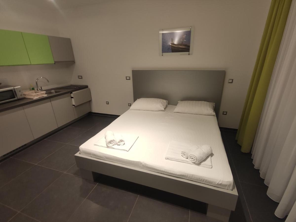 Whitehouse Apartments Makarska Exterior foto