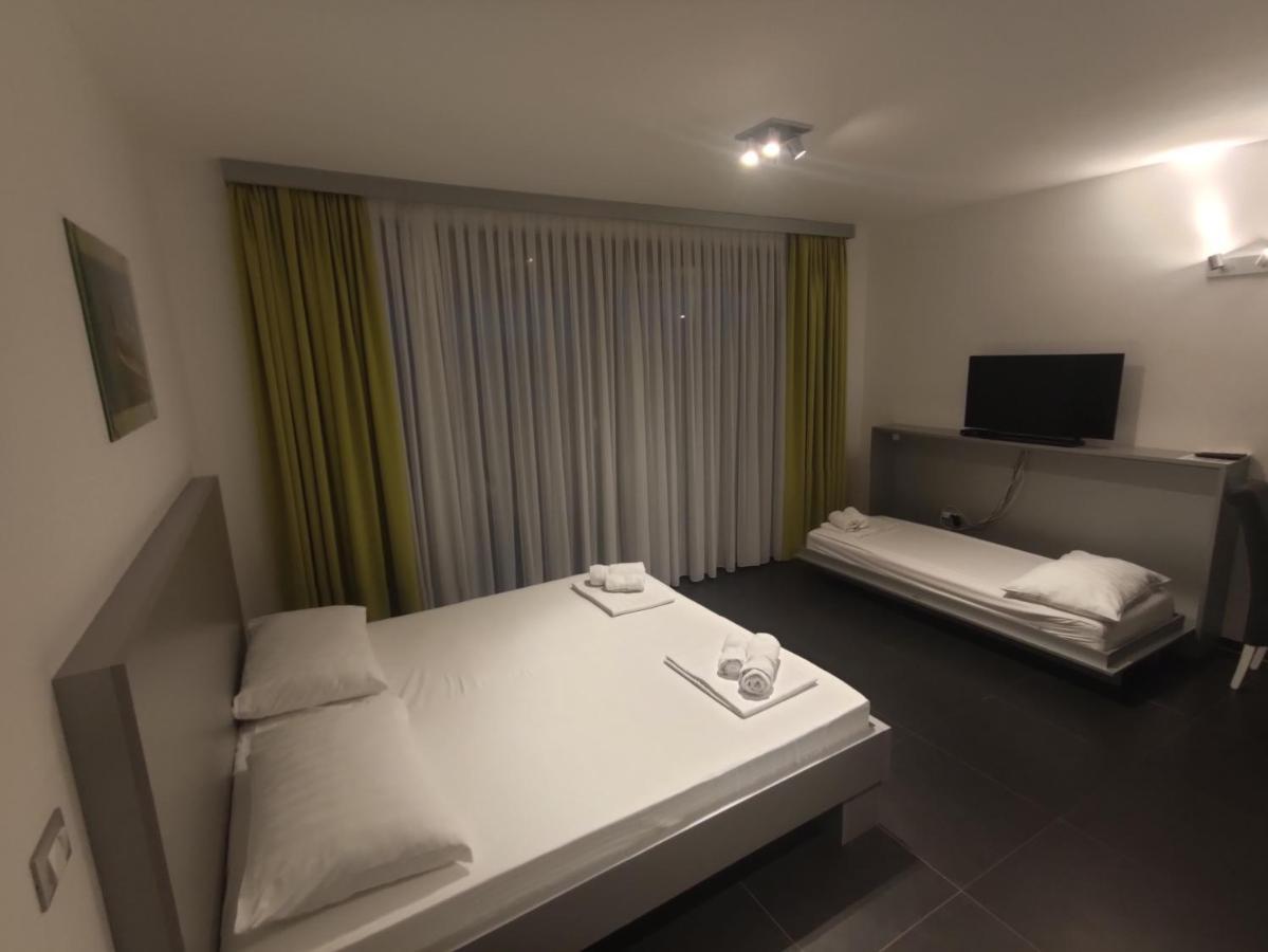 Whitehouse Apartments Makarska Exterior foto