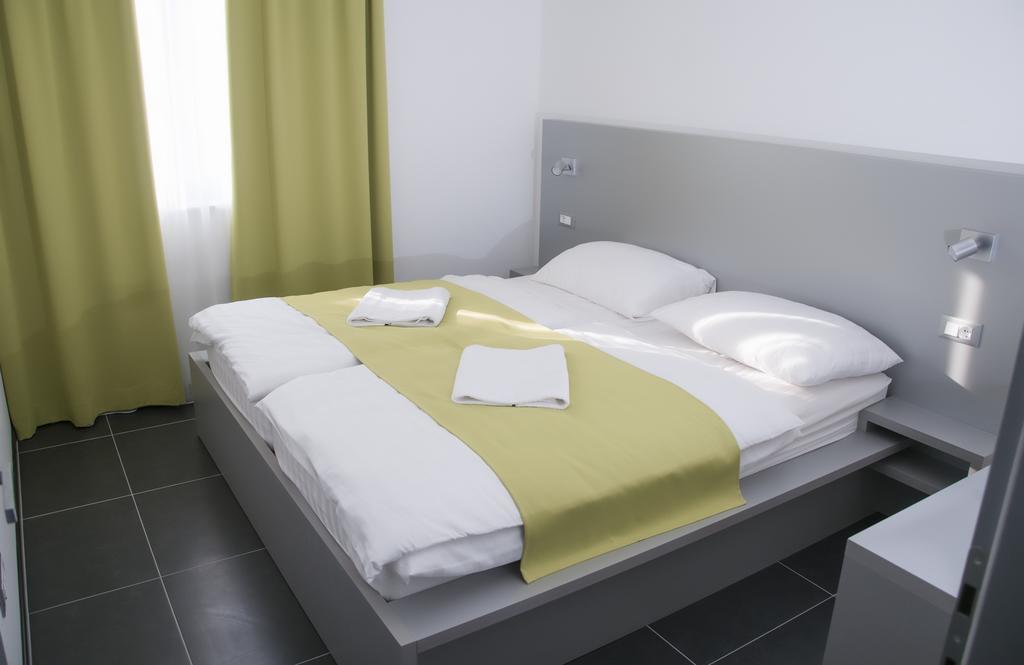 Whitehouse Apartments Makarska Exterior foto