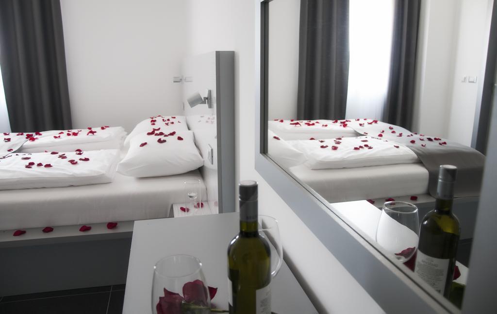 Whitehouse Apartments Makarska Exterior foto