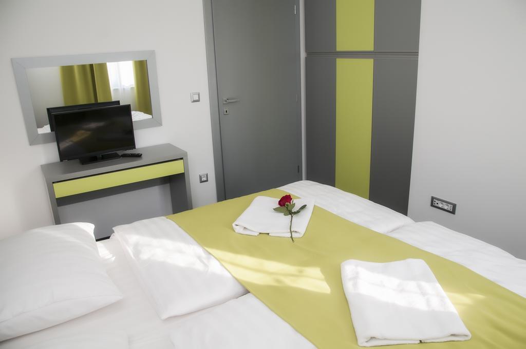 Whitehouse Apartments Makarska Exterior foto