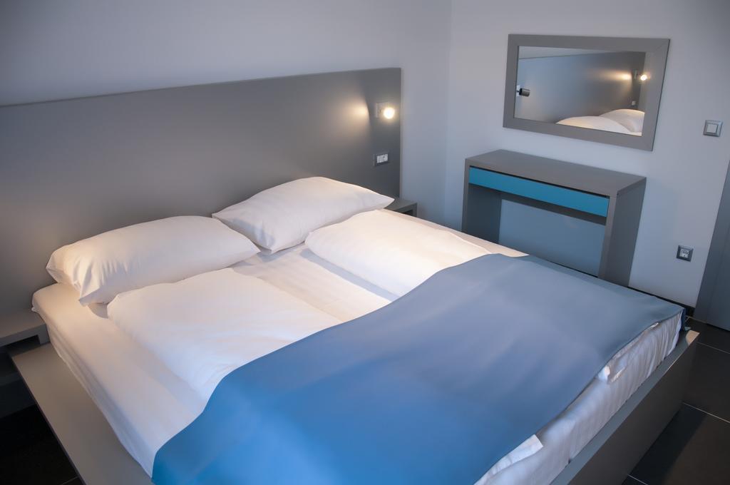 Whitehouse Apartments Makarska Exterior foto